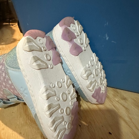 Frozen Light-Up Snow Boots for Kids - Blue and White - Picture 3 of 6